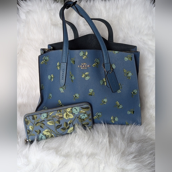 Coach Charlie Carry all and wallet set - Picture 2 of 16